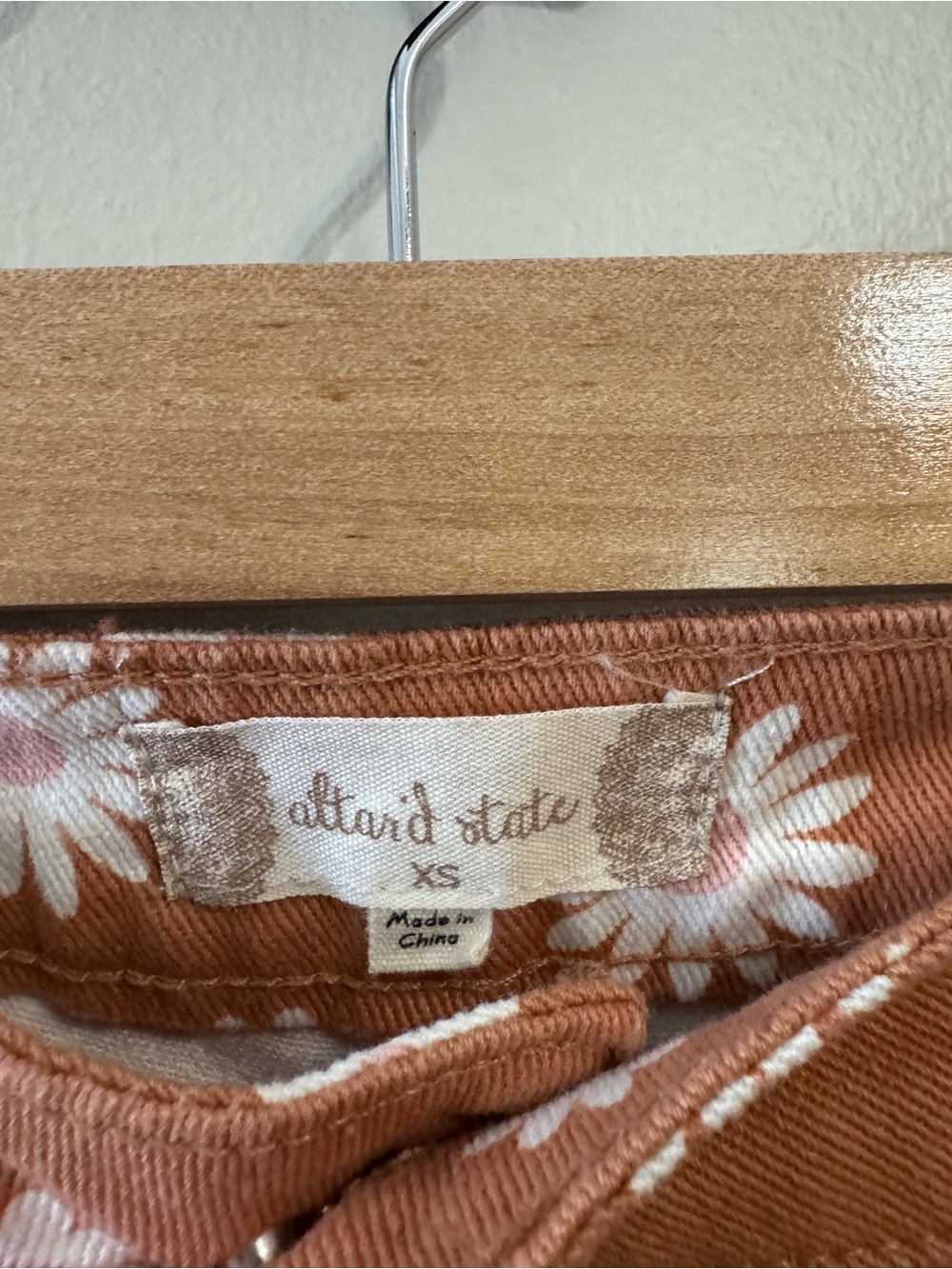 Altard State XS Floral Flared Pants - Rust with White Daisies - Picture 3 of 3